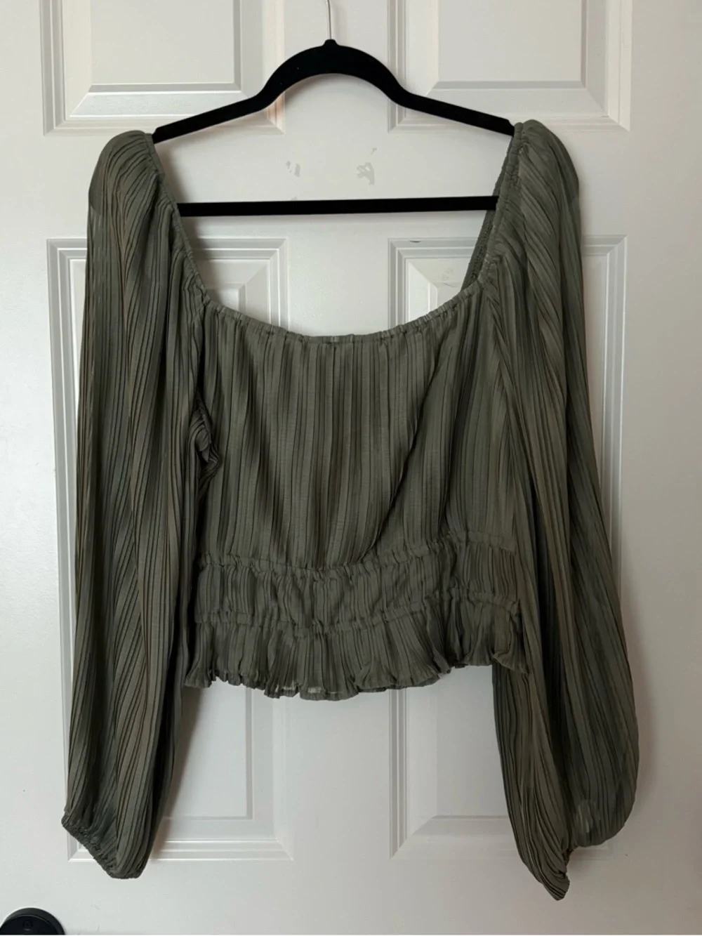 ASTR Long Sleeve Cropped Blouse - Picture 2 of 3